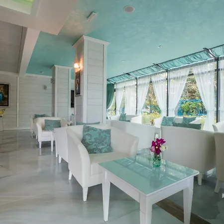 מלון Perla Royal 5*