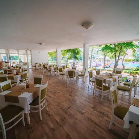 מלון Perla Royal 5*